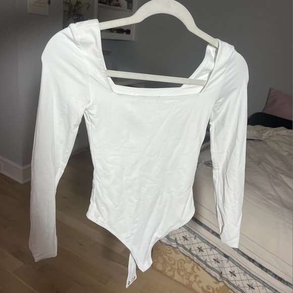 Artitzia Babaton White Longsleeve Bodysuit - Picture 2 of 3